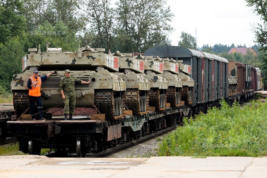 Cinq ZTZ-96B arrivent en Russie (© Ministère russe de la défense)