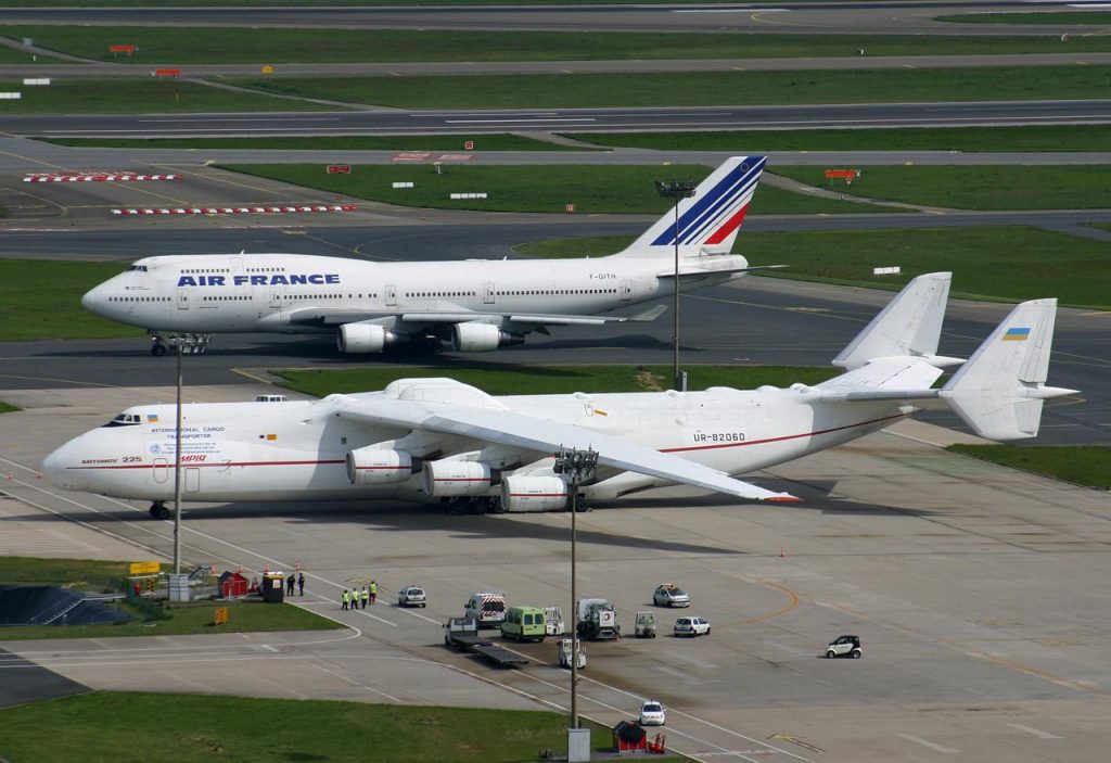 2016 08 31 - l'An-225 le plus grand avion du monde s'installe en Chine - 04