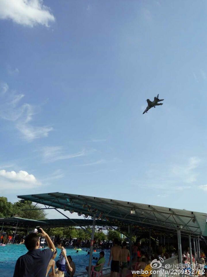 http://www.eastpendulum.com/wp-content/uploads/2016/10/2016-10-22-Crash-dun-chasseur-bombardier-JH-7A-à-Liuzhou-01.jpg