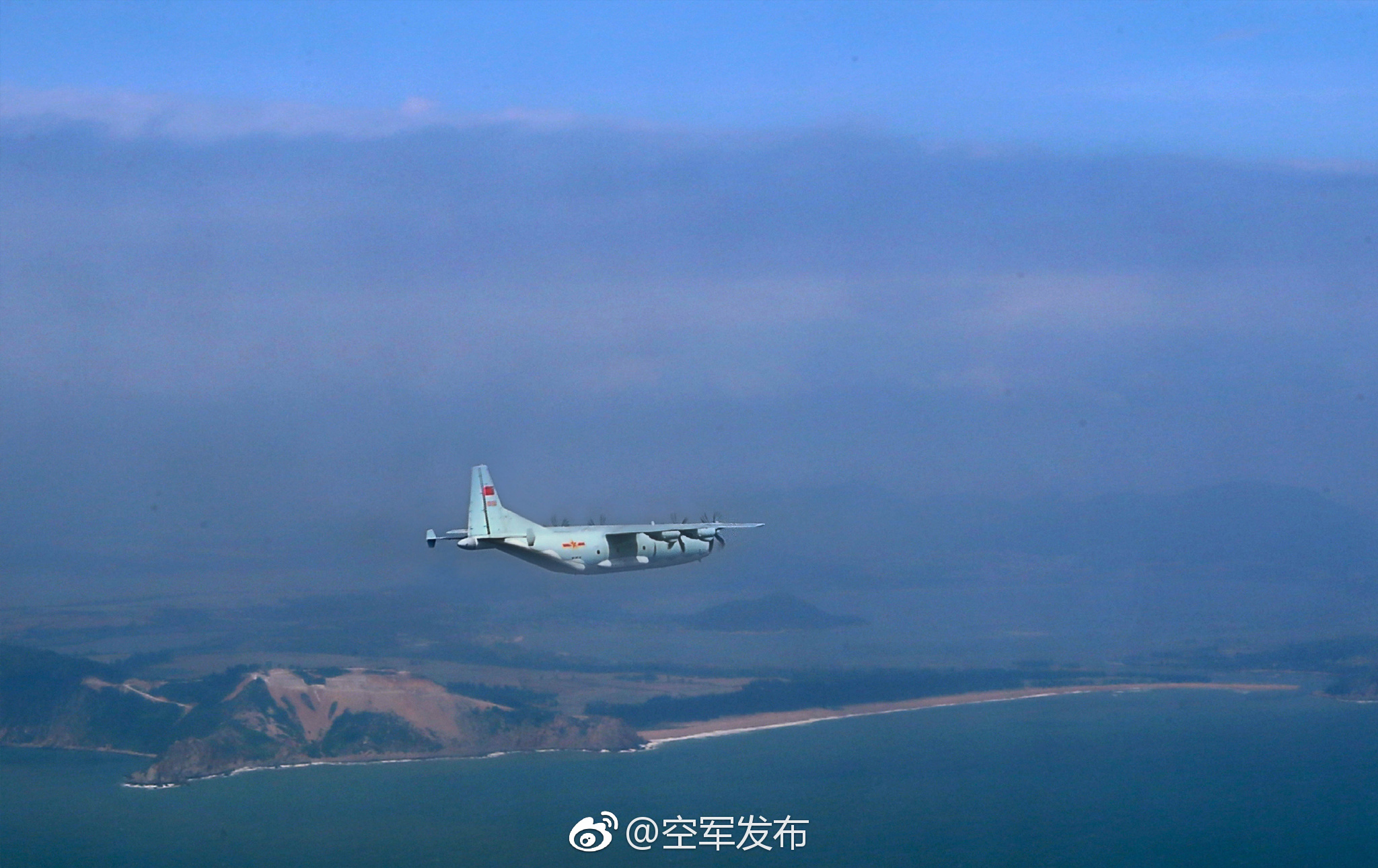 2017-12-03-De-Sichuan-aux-Spratleys-PLAAF-simule-le-parachutage-05.jpg
